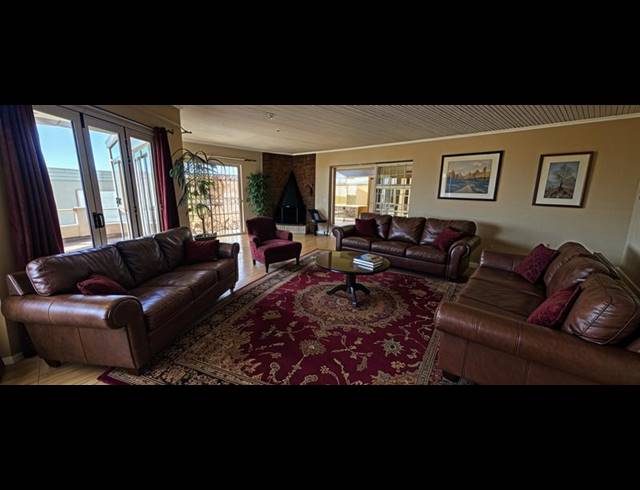 8 BEDROOM HOUSE FOR SALE IN MIDDEDORP